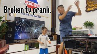 Broken tv prank.| Dad fixes a broken TV.