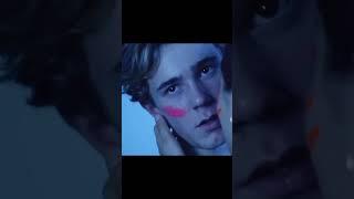 "But he's looking at u..." #skam #gay