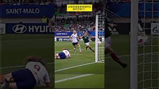 女球员用身体将球压进球门！#足球#体育#运动#足球的魅力#sports #football