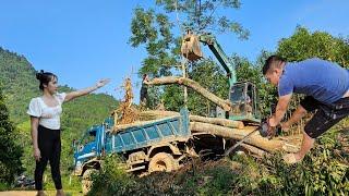 The driver and the girl were driving an excavator and a truck Wooden cranes are big, bulky.