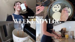 WEEKEND VLOG: chill pool day, pilates class, reading romance, meal inspo | health lifestyle inspo