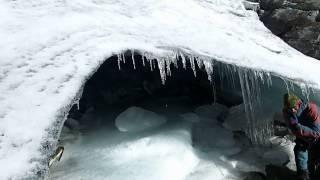 Pax Arctica Expedition Rwenzori 2014 - Exploring a "crevasse" V2