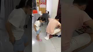 爸爸又要出去喝酒，女儿看不下去收拾他！ #funny #萌娃 #comedyfilms #cute