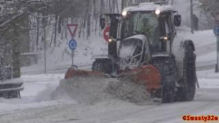 4K| Valtra T234 Clearing Snow With V-Plow