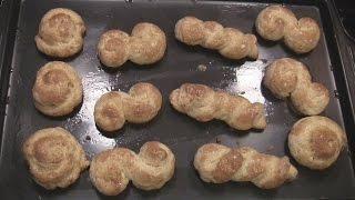 Angelo's Mom Makes Greek Easter Cookies (Koulourakia)