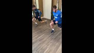 Floating heel split squat oscillations