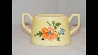 VINTAGE 1950s HAND PAINTED YELLOW DOUBLE HANDLE FLOWER ART POTTERY CUP VASE