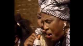 Miriam Makeba -    The Retreat Song (Jikele Maweni) LIVE Graceland Concert)