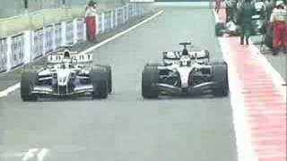 Montoya vs Räikkönen pit race 2004 Interlagos