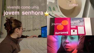 passe um sábado à noite comigo  tédio, fazendo café, sendo uma jovem senhora e journal