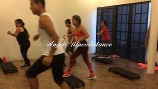 Parte inicial de coreografía “HIIT, Cardio Step” con las chicas de Fitness Stars.