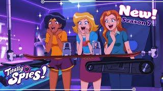 The Spies Prep For A Winter Mission! | Totally Spies! Season 7 | Clip