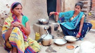 चटनी बुढ़िया, देखिये बहू से अलगे होकर गांव में ही घुमती खाती है।|Gawar Bhauji Priti Singh Comedy