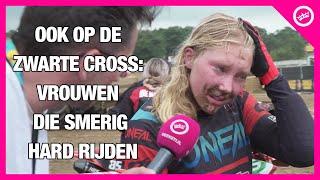 De MEIDEN op MOTOREN van de Zwarte Cross