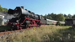 50 3616 des VSE dampft am 21. September 2024 mit der "Erzgebirgischen Aussichtsbahn" durch Annaberg