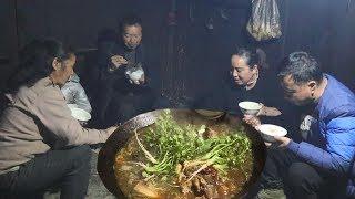 玉平花100多买两只牛脚，高压锅一焖麻辣诱人，全家抱着啃过瘾