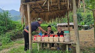 The orphan boy and the old woman make chili bamboo shoots to sell, her daughter comes to visit