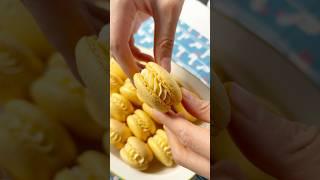 Lemon Macarons 