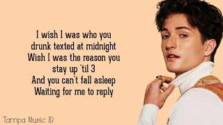 drunk text - hendry moodie (Lirik Lagu) ~ I wish i was who you drunk texted at midnight