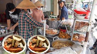 Phát hiện chị gái bán bún mắm 35k/tô đông khách ở vỉa hè Sài Gòn