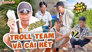 Thử Thách Cầm 2 Củ Troll Team Và Cái Kết | Phước Lầy