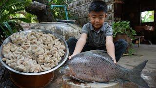 Big black fish and pork intestine recipes - Chef Seyhak cook with mother