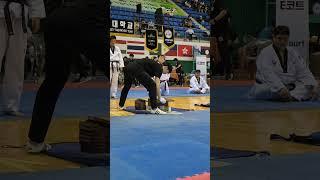 단단하고 묵직하다...많이...#korean #taekwondo #break #sport #일격회 #tkd ##손날격파 #손날위력격파 #위력격파 #격파 #운동 #master