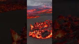 #foto #sport #notizie Lava flow on La Palma island , Canarie, Spagna - ig @saulsantosfotografia