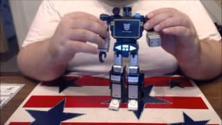 Chuck's Reviews Transformers Masterpiece Soundwave Part 1