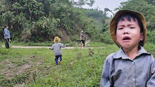 Suddenly the Elephant boy saw a woman who looked like his mother and chased after her