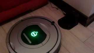 iRobot Roomba 760. Хаотично мигает всеми лампочками при движении и зарядке