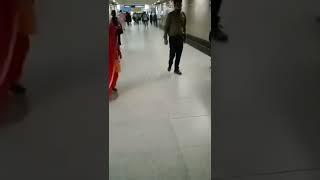 Wait..... for.... mumma entry #delhivibes #metrostation