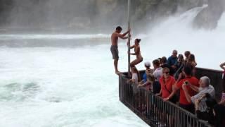 Sprung vom Känzeli Rheinfall Schaffhausen 08/2015