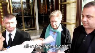 Harrison Ford signe pour All-Autographes.com // Harrison Ford signing autographs in Paris