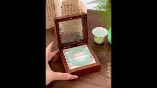 晴水种翡翠手镯|腕间的一抹绿意通透如湖水般的淡绿底色，冰冰透透的质地自带柔光滤镜，52左右圈口的宝子快看过来！ #天然翡翠 #私人定制 #翡翠手鐲 #翡翠 #crystals #翡翠代購 #fyp