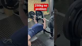 Michael Gilheaney #power 250 kg no problem￼