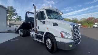 2016 Freightliner Cascadia  | 28' JerrDan RollBack