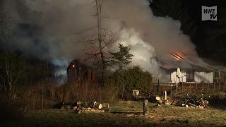 Reetdach-Haus in Elsfleth brennt komplett nieder