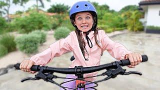 SIENNA IS SAD SHE CAN’T RIDE A BIKE… *overcoming her fear* | Family Fizz