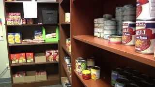 Student News Center Hosts Food Drive