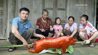 Roast a wild boar for food and enjoy together. Robert | Green forest life