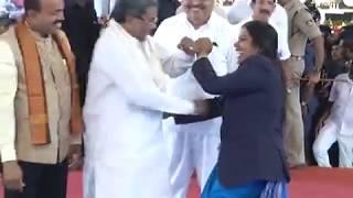 CM SIDDARAMAIAH KARATE PUNCH TO MANGALORE MAYOR