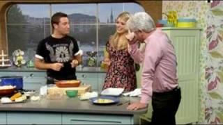 Gino's funny response gets Holly and Phil laughing - This Morning 18 May 2010