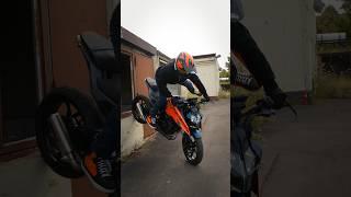 FIRST TRICKS 2024 KTM 125 DUKE #motorcycle #125duke #motorbike #stunt #stuntriding #stoppie