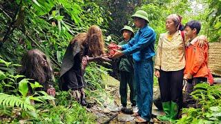 Dat and the kind policemen saved Dat's adoptive mother from the terrifying jungle men.