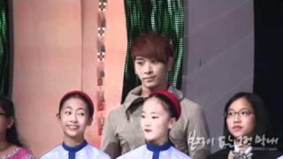 101102 2PM Chansung With Kids Onstage Cam