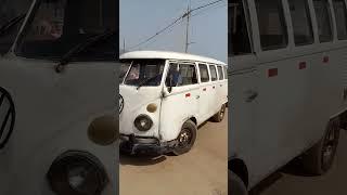 estoy aprendiendo a manejar en mi combi Volkswagen...