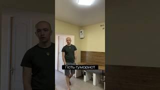 Гуморист (stand up) у кав’ярні