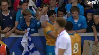 Brilliant scenes between Uruguay players and fans!