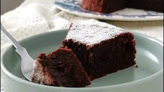 The BEST Flourless Chocolate Cake (Torta Caprese)